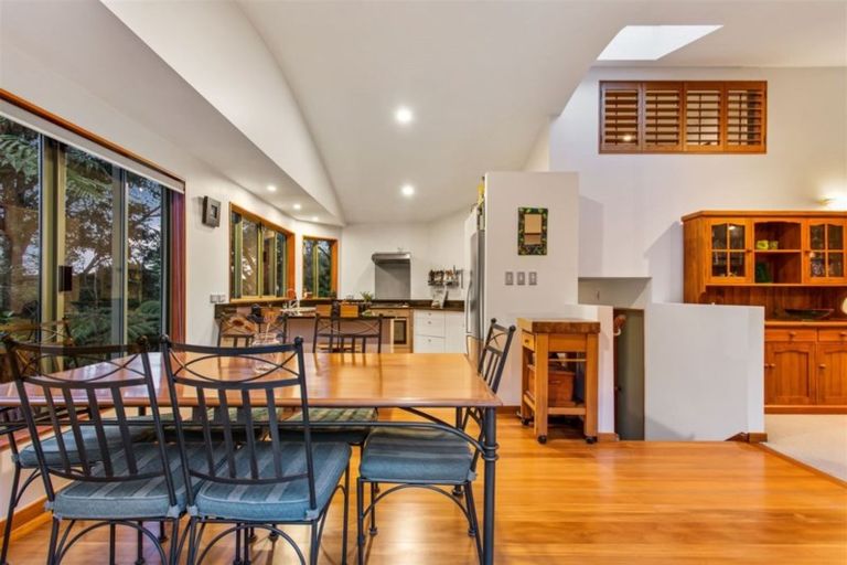 Photo of property in 1/16 Glade Place, Birkenhead, Auckland, 0626