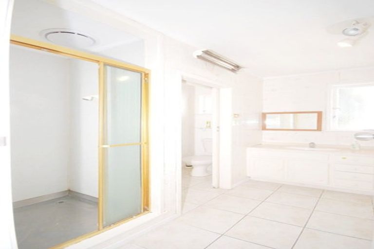 Photo of property in 14 Minaret Drive, Bucklands Beach, Auckland, 2014