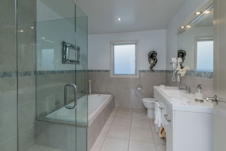 Photo of property in 78 Seaview Road, Paraparaumu Beach, Paraparaumu, 5032