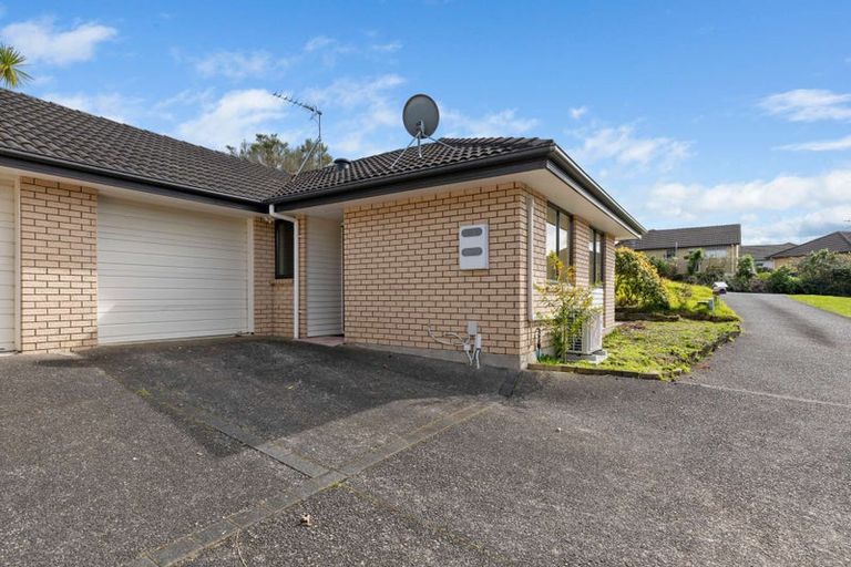 Photo of property in 40 Regents Park Place, Westgate, Auckland, 0614