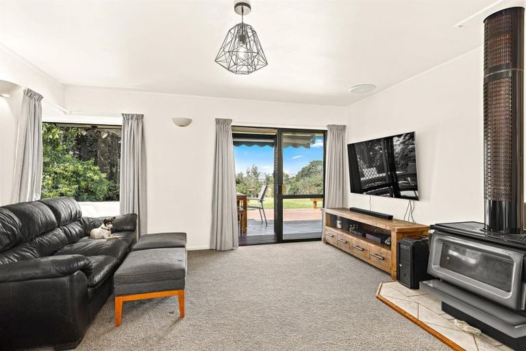 Photo of property in 1556 South Head Road, South Head, Helensville, 0874