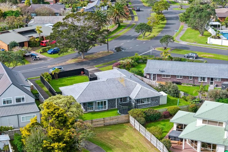 Photo of property in 33 Maygrove Drive, Orewa, 0931