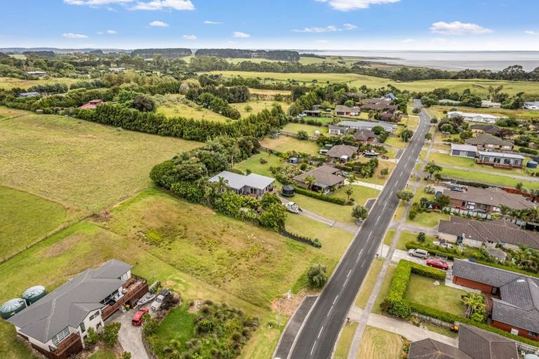 Photo of property in 19 Omana Avenue, Shelly Beach, South Head, 0874