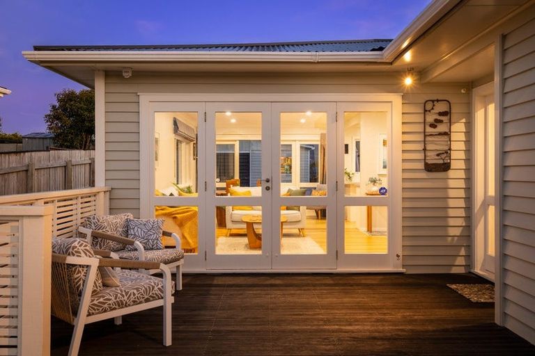 Photo of property in 38 Gray Avenue, Paraparaumu Beach, Paraparaumu, 5032