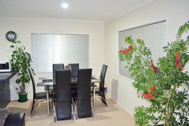 Photo of property in 16 Percy Kinsman Crescent, Riverstone Terraces, Upper Hutt, 5018