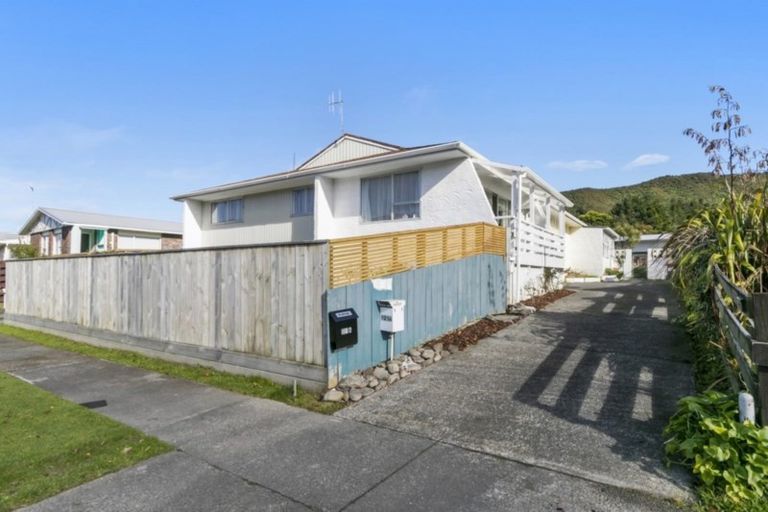 Photo of property in 321a Wellington Road, Wainuiomata, Lower Hutt, 5014
