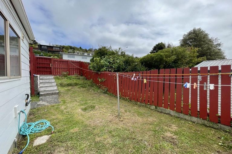 Photo of property in 1/146 Newlands Road, Newlands, Wellington, 6037