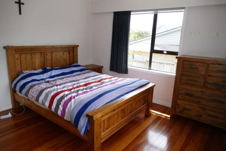 Photo of property in 23 Tobruk Crescent, Milford, Auckland, 0620