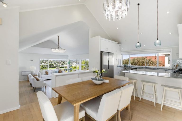 Photo of property in 14 Mcfetridge Place, Hillcrest, Auckland, 0627