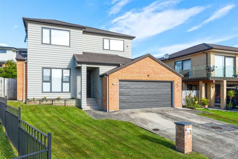 Photo of property in 23 Midhurst Avenue, Henderson, Auckland, 0612