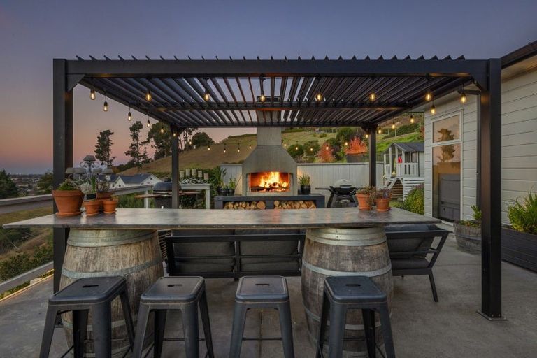 Photo of property in 1 Te Roera Drive, Taradale, Napier, 4112