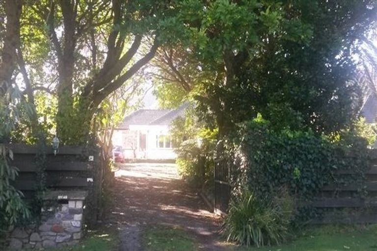 Photo of property in 30 Karu Crescent, Waikanae, 5036