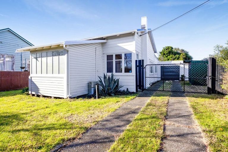 Photo of property in 35 Victoria Street, Patea, 4520