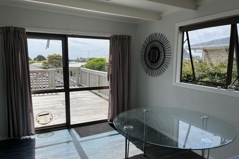 Photo of property in 3 Mount View Place, Spotswood, New Plymouth, 4310