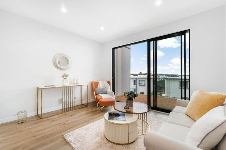 Photo of property in 7 Arura Place, Massey, Auckland, 0614