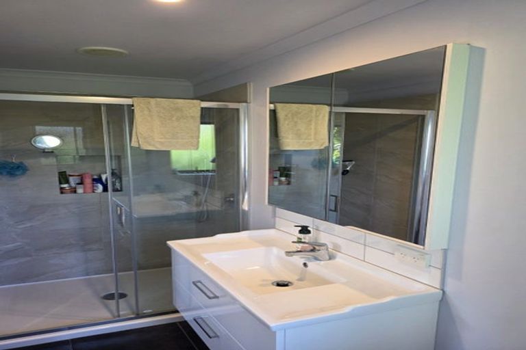 Photo of property in 17 Tauroa Road, Havelock North, 4130