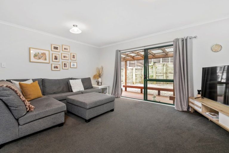 Photo of property in 8b Resolution Road, Welcome Bay, Tauranga, 3112