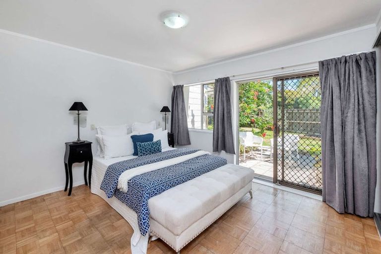 Photo of property in 9 Sealand Place, Mangere Bridge, Auckland, 2022