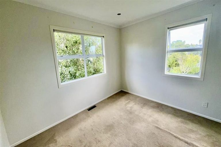 Photo of property in 19 Awaroa Road, Sunnyvale, Auckland, 0612