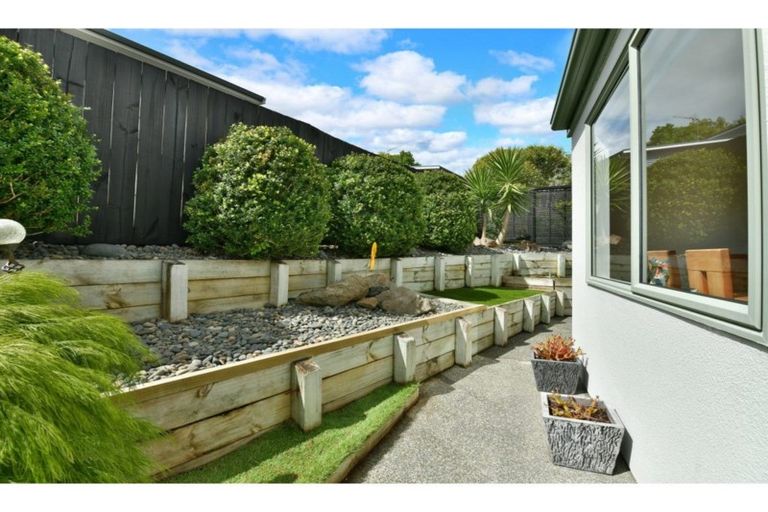 Photo of property in 1/126 Brian Crescent, Stanmore Bay, Whangaparaoa, 0932