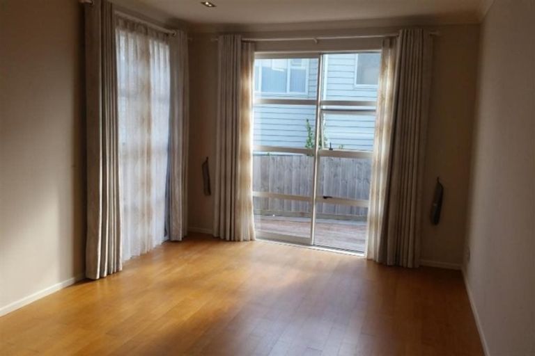 Photo of property in 9 Loughros Place, Pinehill, Auckland, 0632