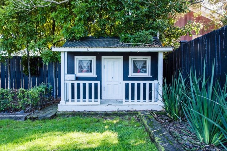 Photo of property in 46 Woodstock Road, Forrest Hill, Auckland, 0620