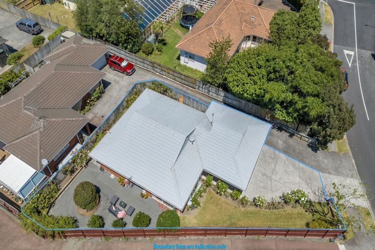 Photo of property in 1/5 Solana Court, Botany Downs, Auckland, 2010