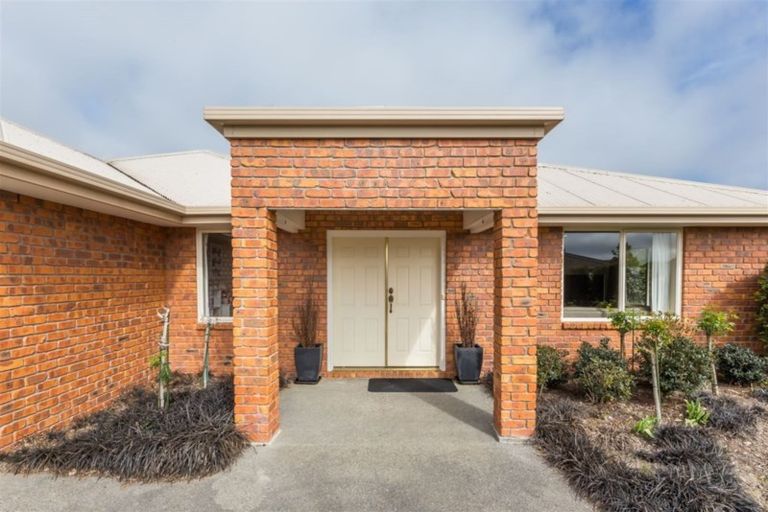 Photo of property in 2 Hawkins Place, Rangiora, 7400