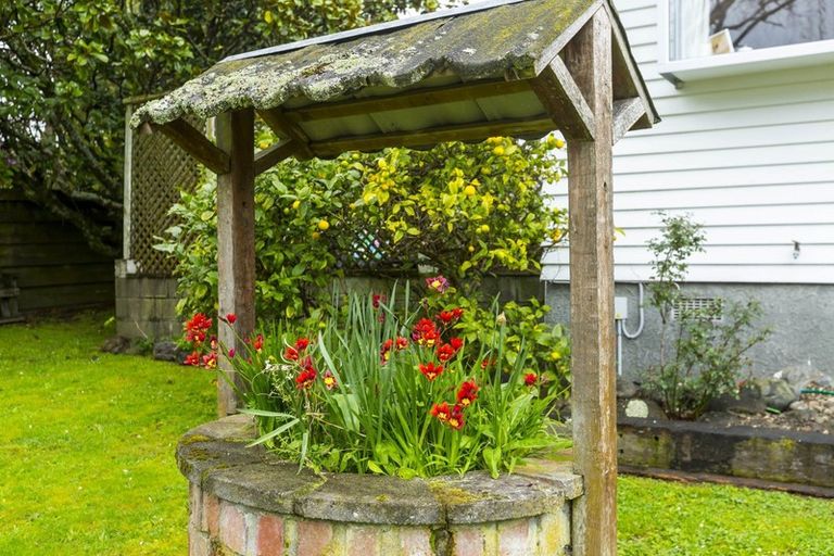 Photo of property in 23 Omaha Grove, Totara Park, Upper Hutt, 5018