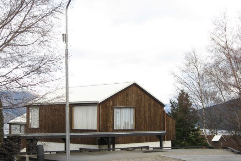 Photo of property in 8 Wakatipu Heights, Queenstown, 9300