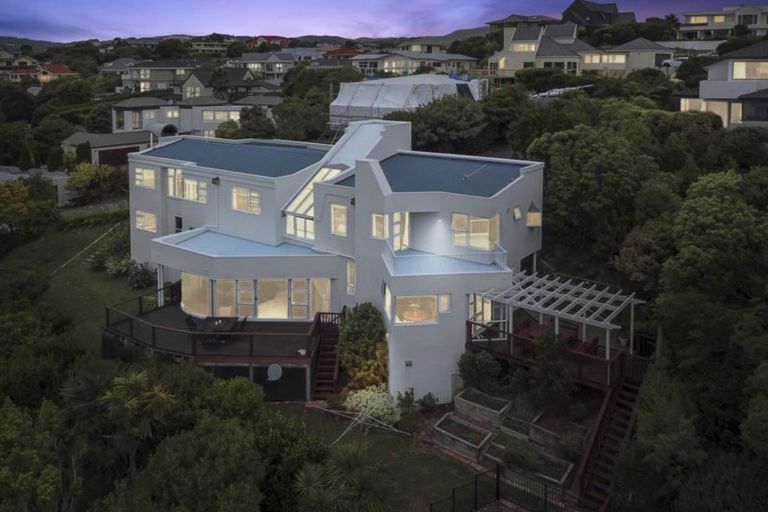 Photo of property in 28 Molyneux Close, Whitby, Porirua, 5024