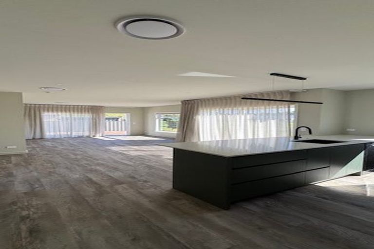 Photo of property in 32 West Place, Greenmeadows, Napier, 4112