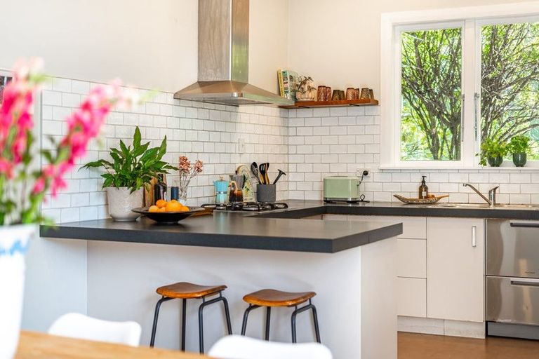 Photo of property in 8 Henry Street, Kilbirnie, Wellington, 6022