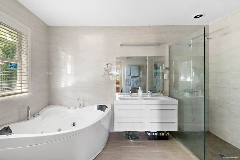Photo of property in 103 Matipo Road, Mairangi Bay, Auckland, 0630