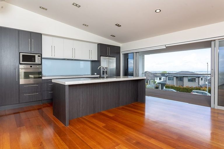 Photo of property in 4 Ravello Rise, Flat Bush, Auckland, 2019