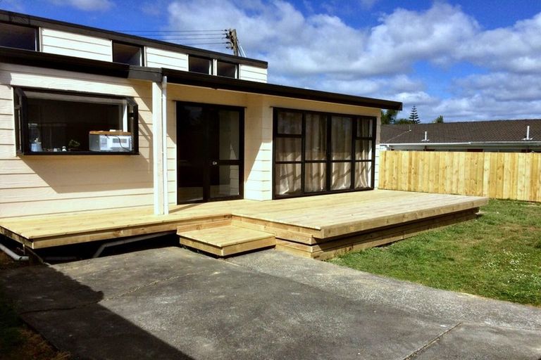 Photo of property in 2/120 Lynwood Road, New Lynn, Auckland, 0600
