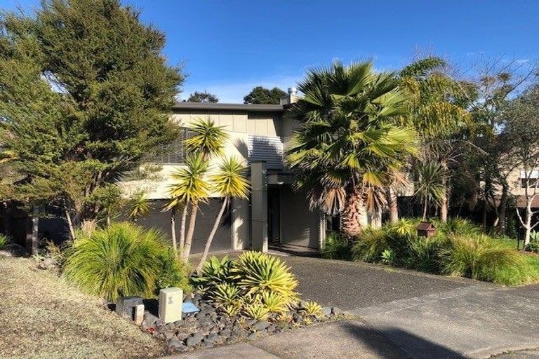 Photo of property in 48 Newbury Place, Schnapper Rock, Auckland, 0632