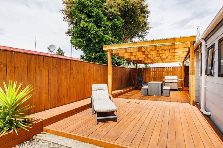 Photo of property in 25 Mcleavey Drive, Kelvin Grove, Palmerston North, 4414