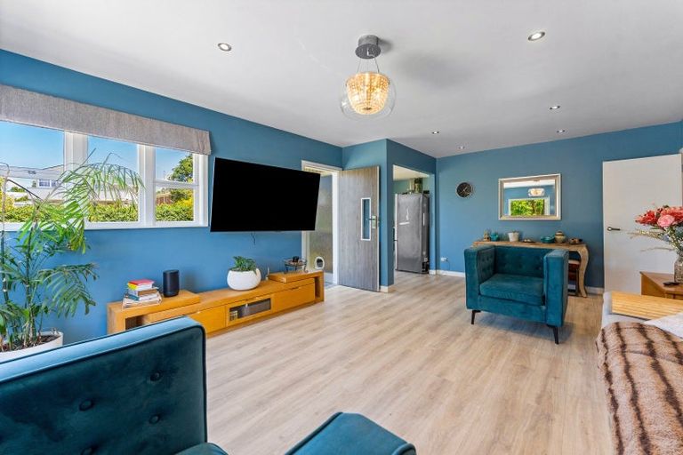 Photo of property in 32 Noall Street, Te Atatu Peninsula, Auckland, 0610