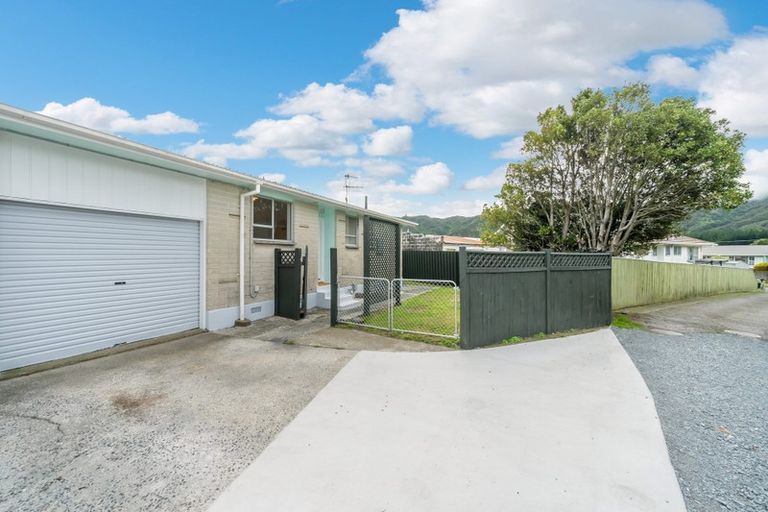 Photo of property in 309b Wellington Road, Wainuiomata, Lower Hutt, 5014