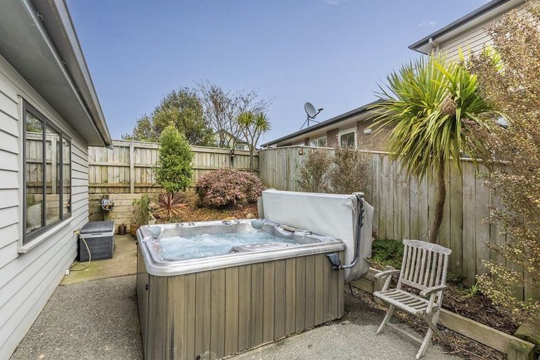 Photo of property in 75 Endeavour Drive, Whitby, Porirua, 5024