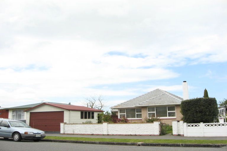 Photo of property in 28 Kinley Street, Rangiora, 7400