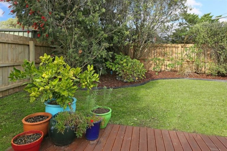 Photo of property in 8 Graven Court, Henderson, Auckland, 0612