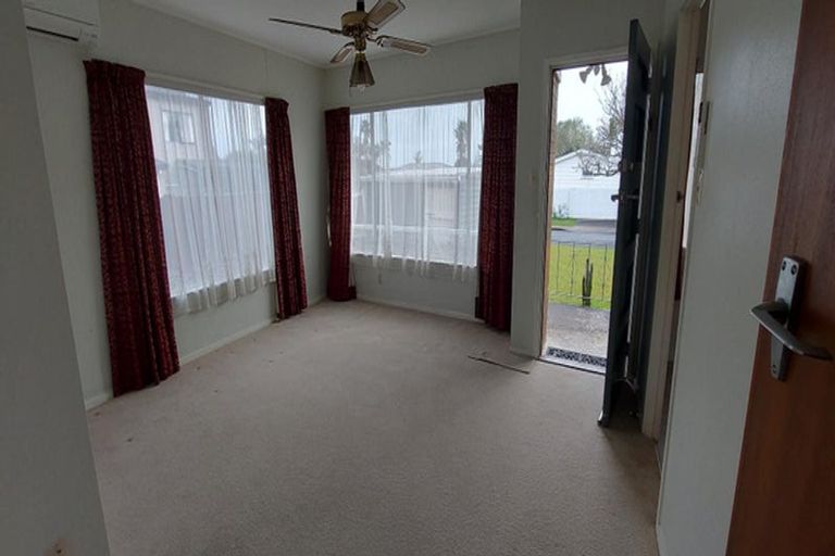 Photo of property in 3/2 Mickle Street, Te Atatu South, Auckland, 0610