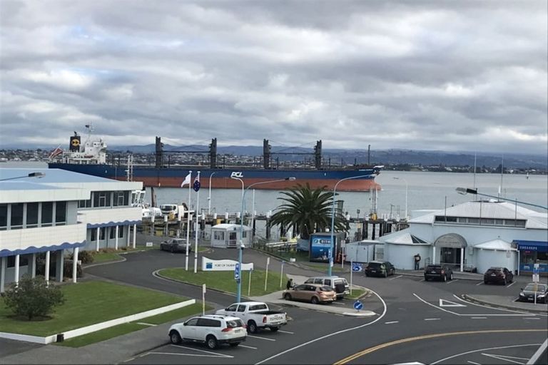 Photo of property in 36 Victoria Road, Mount Maunganui, 3116