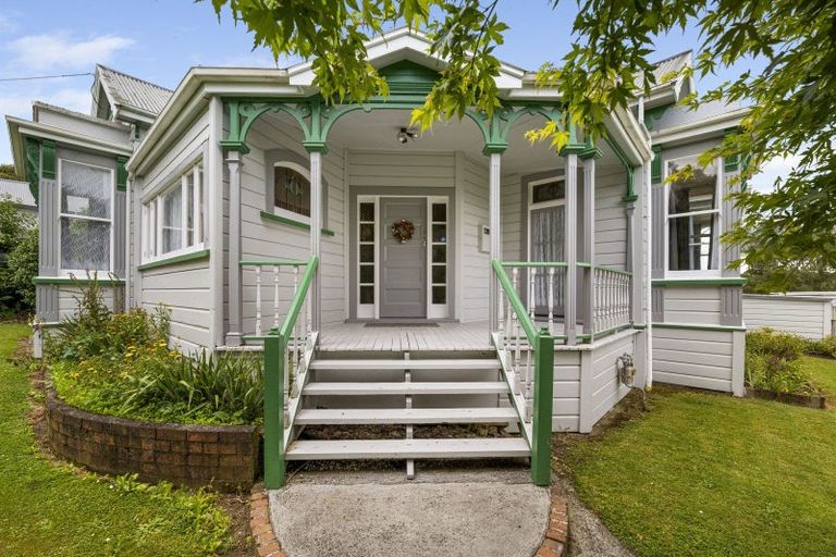 Photo of property in 18 Mills Street, Eltham, 4322