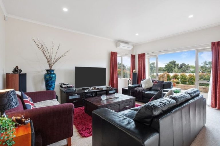 Photo of property in 8 Stonedge Lane, Rosedale, Auckland, 0632