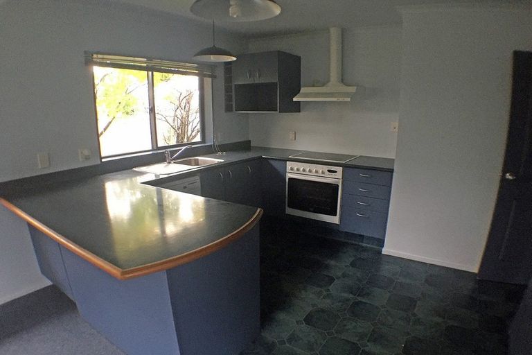 Photo of property in 8a Battersea Place, Roslyn, Palmerston North, 4414