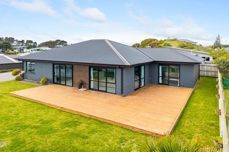 Photo of property in 5 Golf Vue Place, Castlecliff, Whanganui, 4501