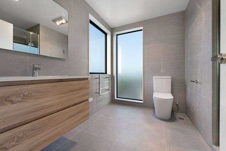 Photo of property in 4202d Great North Road, Glendene, Auckland, 0602